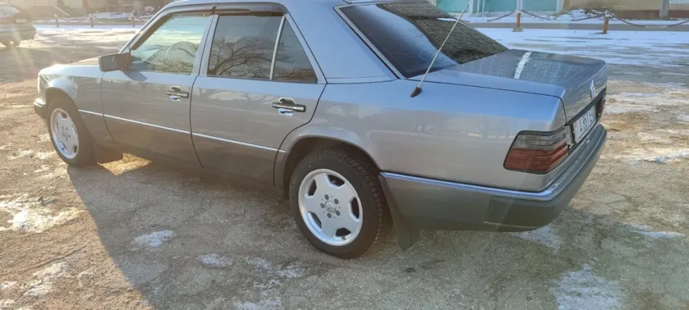 Mercedes W124 1990 an Bender Bender - fotografie 5