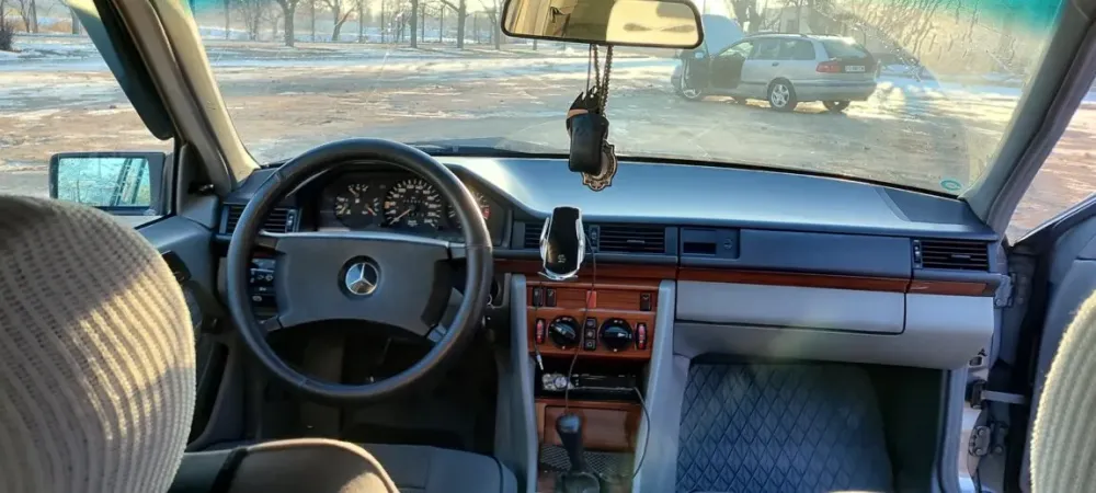 Mercedes W124 1990 an Bender Bender - fotografie 7
