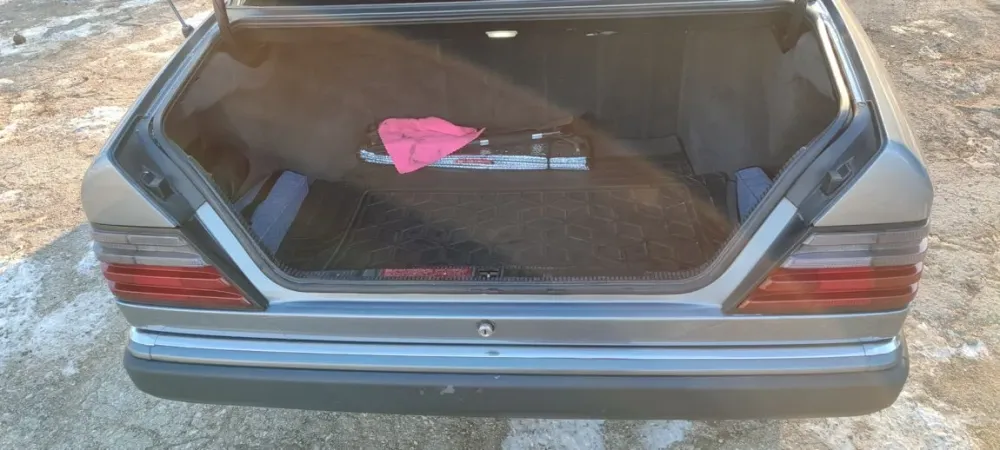 Mercedes W124 1990 an Bender Bender - fotografie 1