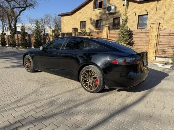 Tesla Model S 207 an Tiraspol Tiraspol