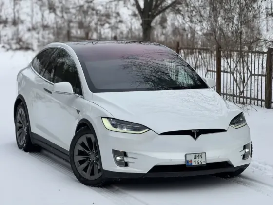 Tesla Model X 2016 год Бендеры Бендеры