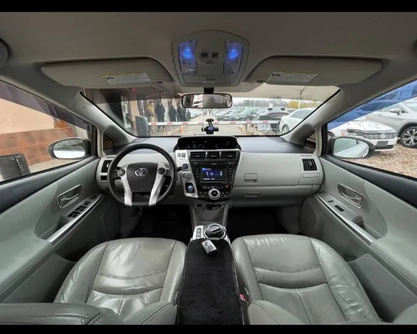 Toyota Prius V 2012 Tiraspol Tiraspol - photo 2