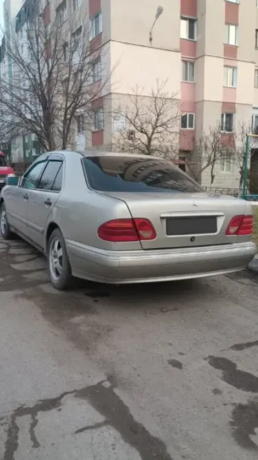 Mercedes E-Class 1996 an Tiraspol Tiraspol - fotografie 1