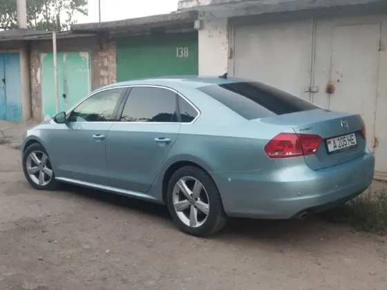 Volkswagen Passat 2013 an Bender Bender