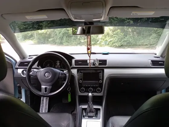 Volkswagen Passat 2013 an Bender Bender