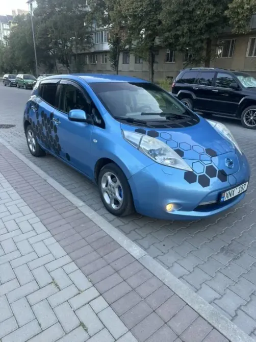 Nissan Leaf 2011 год Бендеры Бендеры - изображение 1