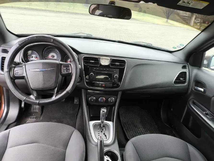 Chrysler 200 2013 an Bender Bender - fotografie 6