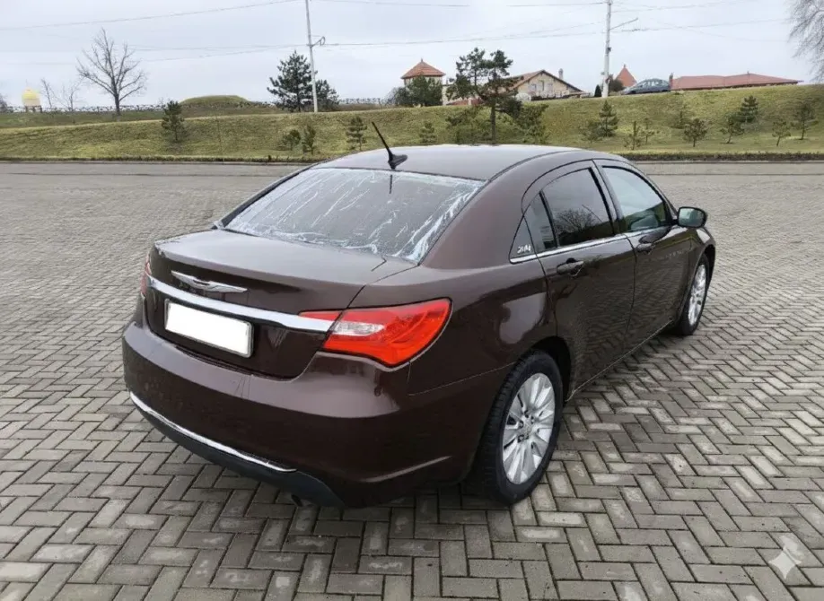 Chrysler 200 2013 an Bender Bender - fotografie 3