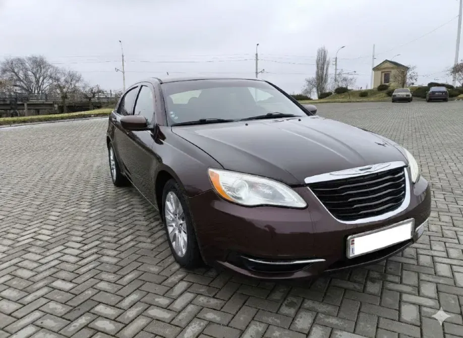 Chrysler 200 2013 an Bender Bender - fotografie 1