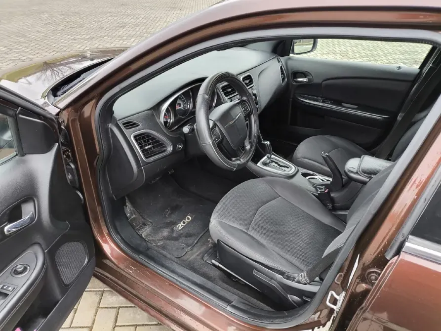 Chrysler 200 2013 an Bender Bender - fotografie 5