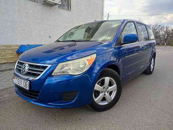 Selling a 2010 Volkswagen Routan with a 3.8L petrol/LPG engine. Tiraspol