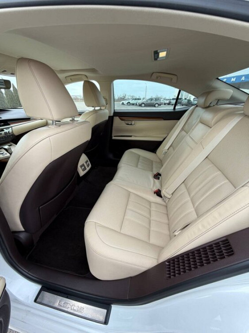 Lexus ES300h 2016 Bender - fotografie 8