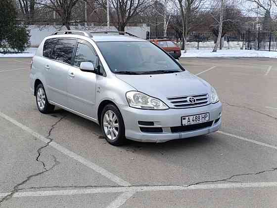 Toyota Avensis Verso 2004 an Bender Bender