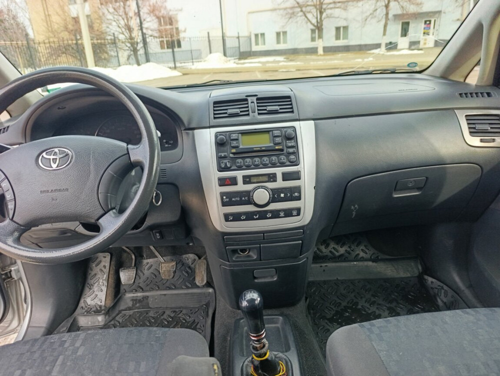 Toyota Avensis Verso 2004 год Бендеры Бендеры - изображение 5