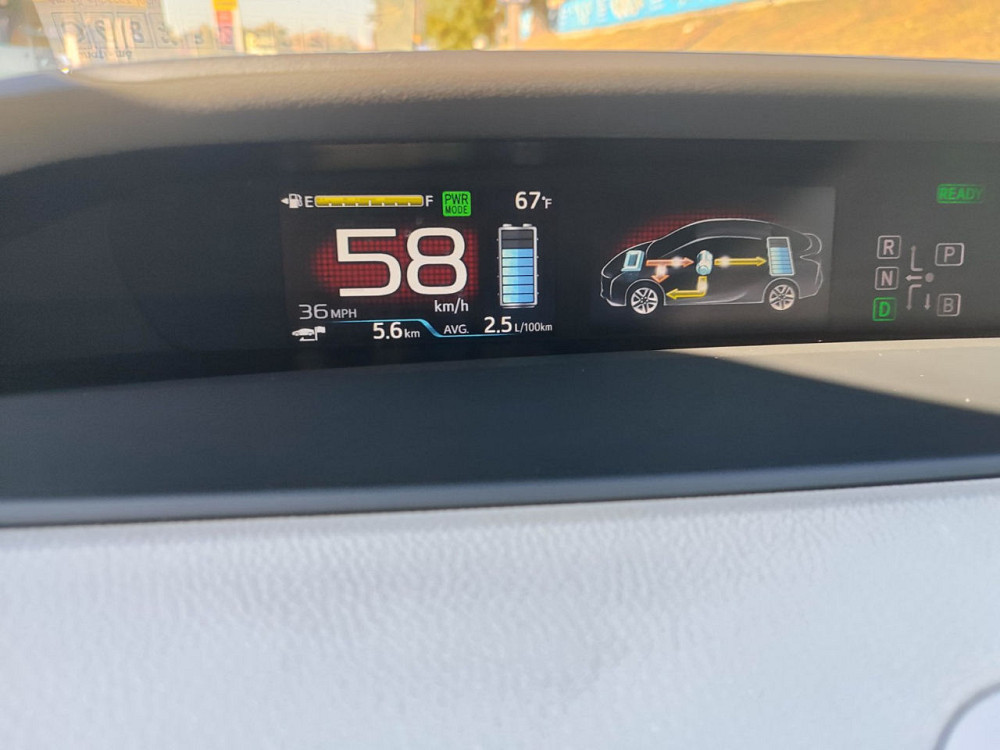 Toyota Prius 2017 год Кишинёв Кишинёв - изображение 4