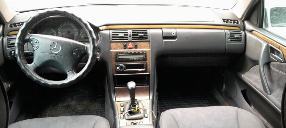 Mercedes E-Class 2000 an Bender Bender - fotografie 6