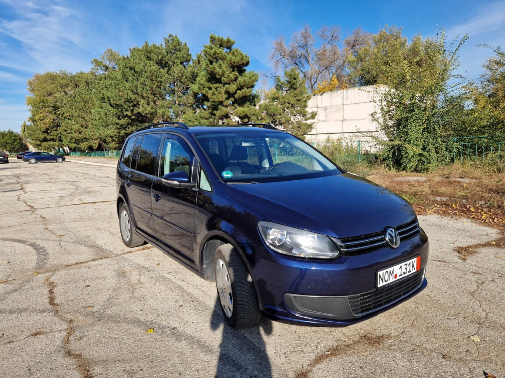 Volkswagen Touran 2011 an Bender Bender - fotografie 1