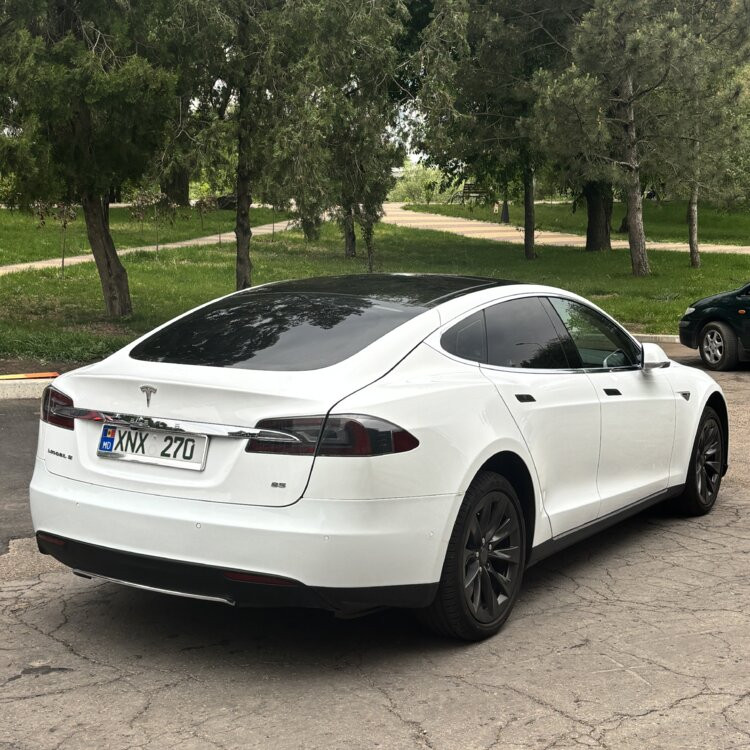 Tesla Model S 2015 an Tiraspol Tiraspol - fotografie 3