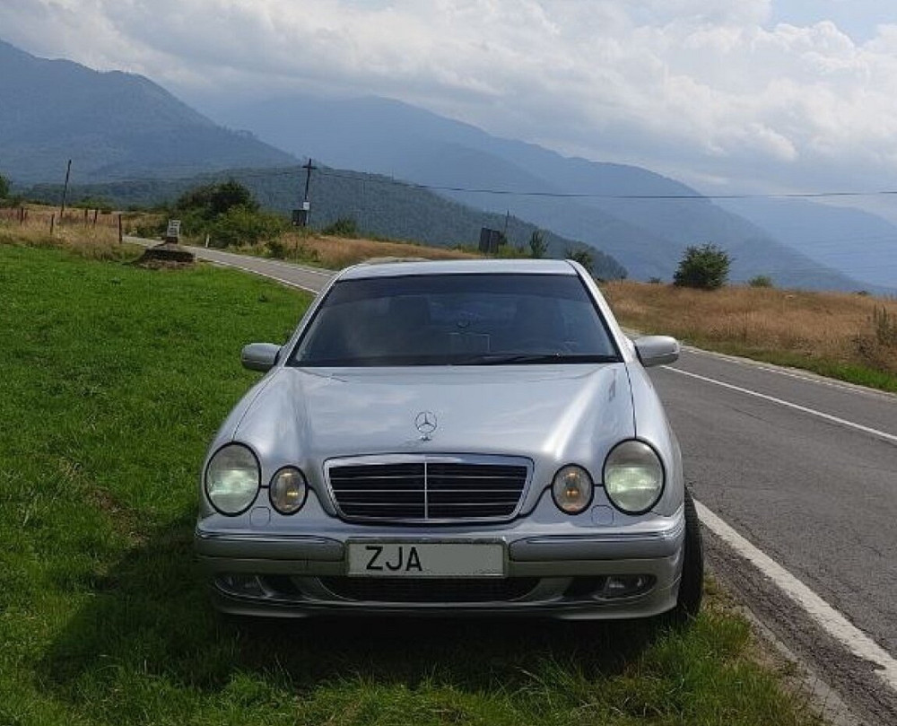 Mercedes E-Class 2001 an Bender Bender - fotografie 2