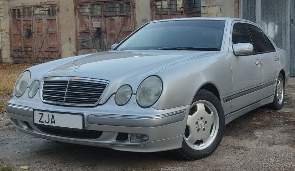 Mercedes E-Class 2001 an Bender Bender - fotografie 1