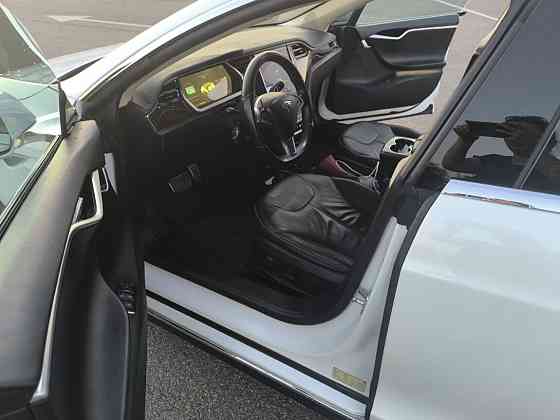 Tesla Model S 2013 год Бендеры Бендеры