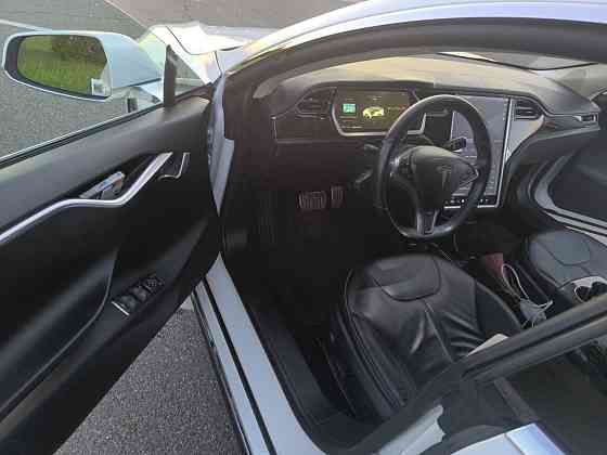 Tesla Model S 2013 год Бендеры Бендеры