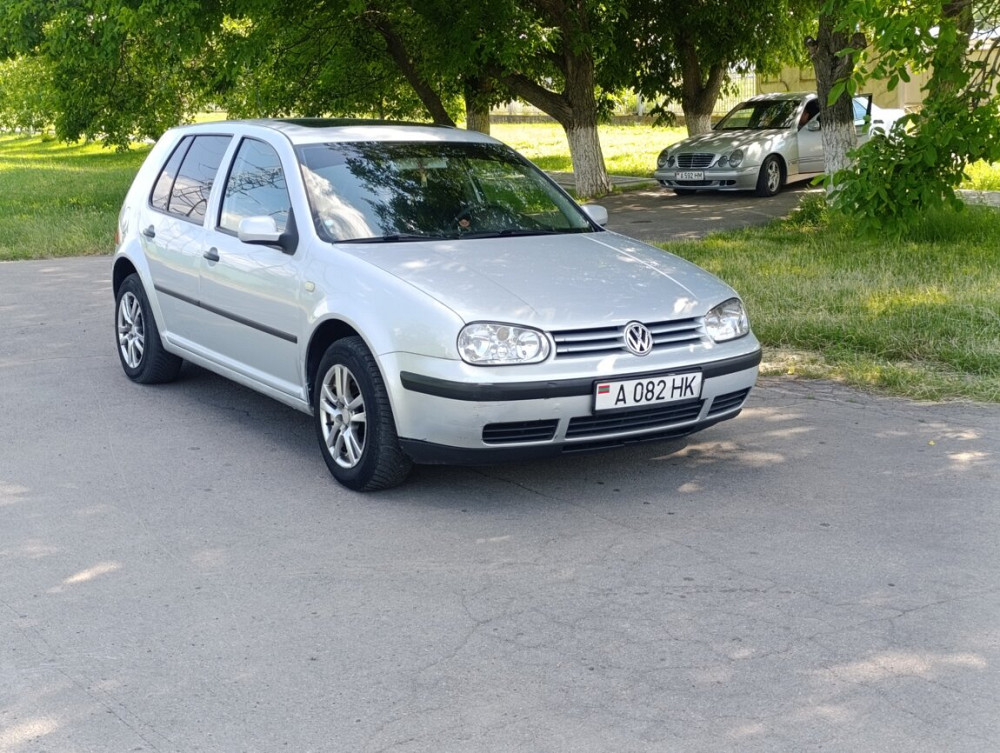 Volkswagen Golf 1999 an Bender Bender - fotografie 1