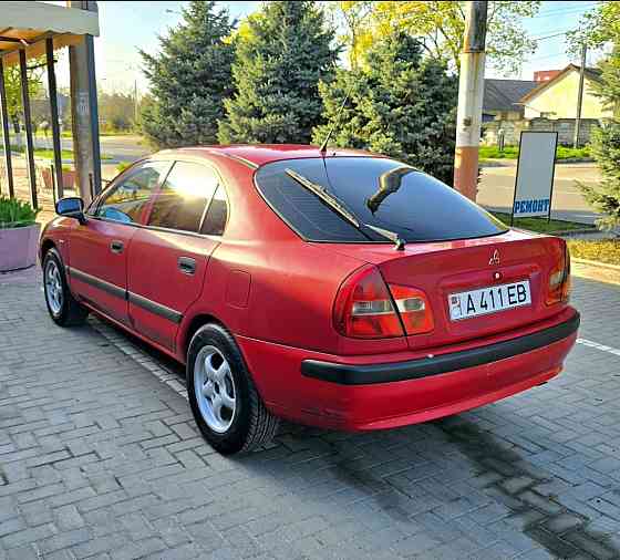 Mitsubishi Carisma 2000 an Tiraspol Tiraspol