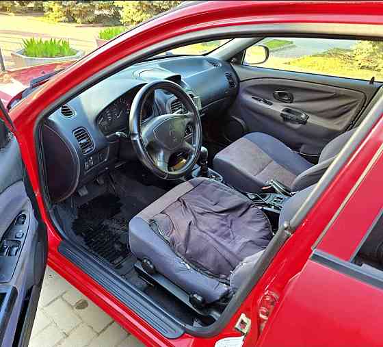 Mitsubishi Carisma 2000 an Tiraspol Tiraspol