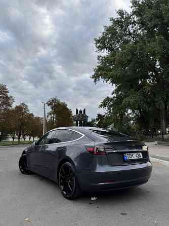 Tesla Model 3 2018 an Bender Bender