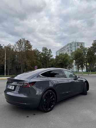 Tesla Model 3 2018 an Bender Bender
