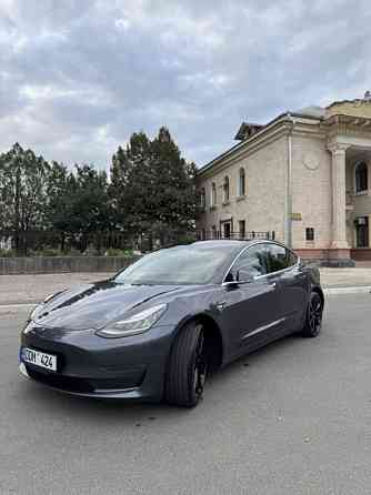 Tesla Model 3 2018 an Bender Bender