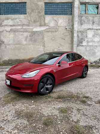Tesla Model 3 2019 an Camenca Camenca