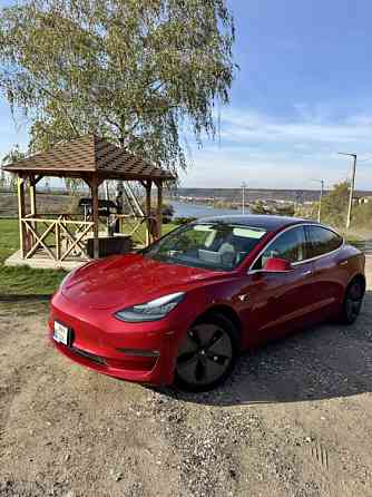 Tesla Model 3 2019 an Camenca Camenca