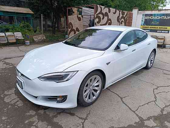 Tesla Model S 2016 an Bender Bender