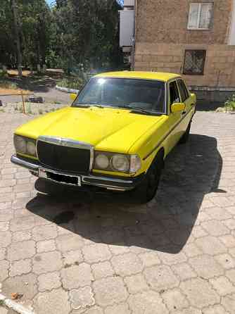 Mercedes W123 1980 an Tiraspol Tiraspol