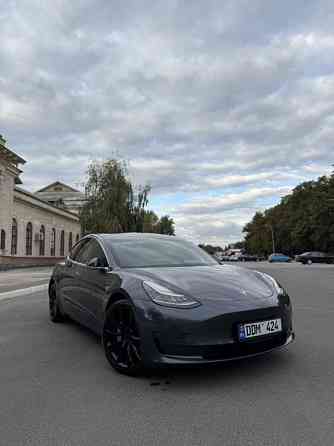 Tesla Model 3 2018 an Bender Bender