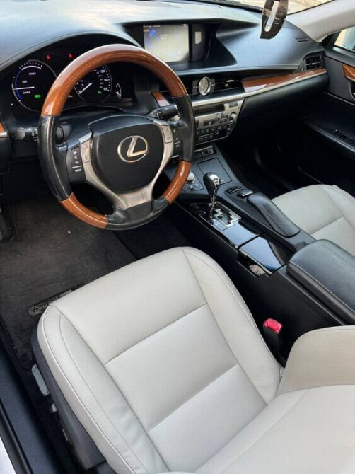 Lexus ES300h, 2.5 Hybrid, отличное состояние Тирасполь - изображение 7