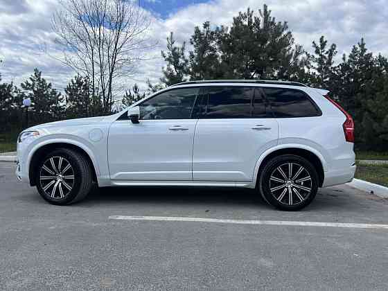 Volvo XC90 T8 Плагин-гибрид 2016 г. в белый жемчуг. Пробег 13 тыс. км. Rezina