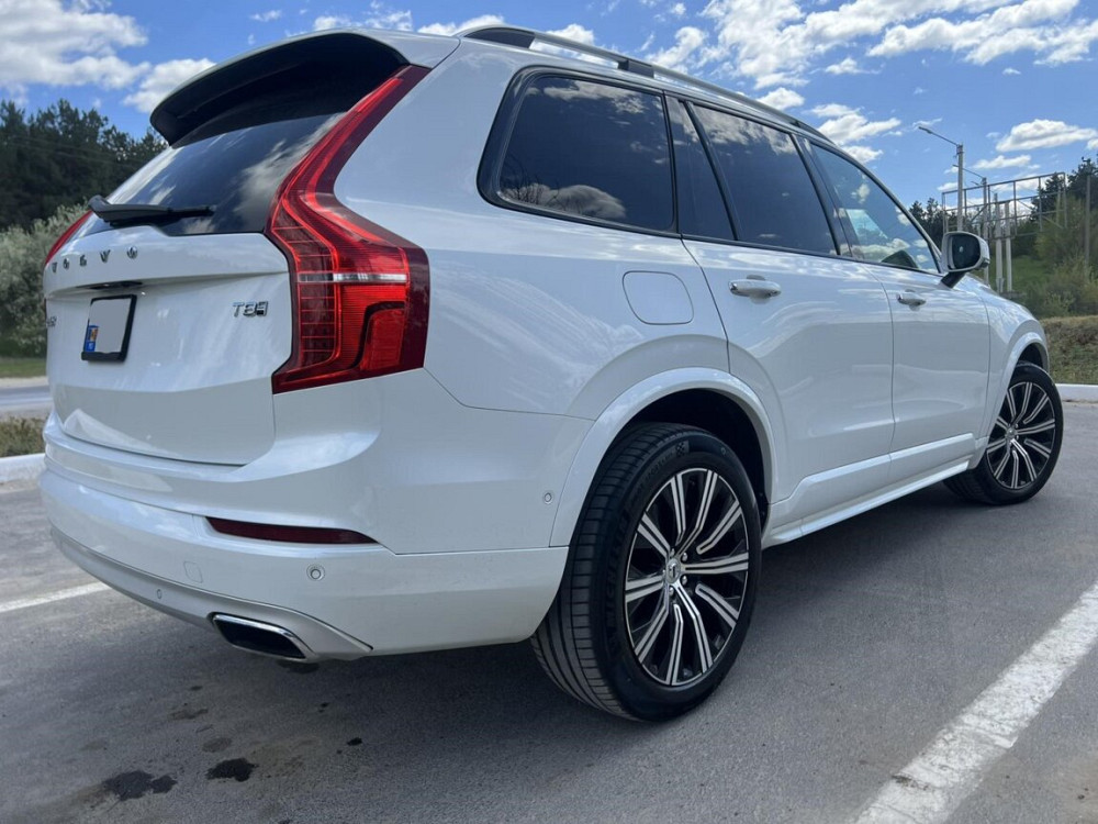 Volvo XC90 T8 Плагин-гибрид 2016 г. в белый жемчуг. Пробег 13 тыс. км. Rezina - fotografie 5