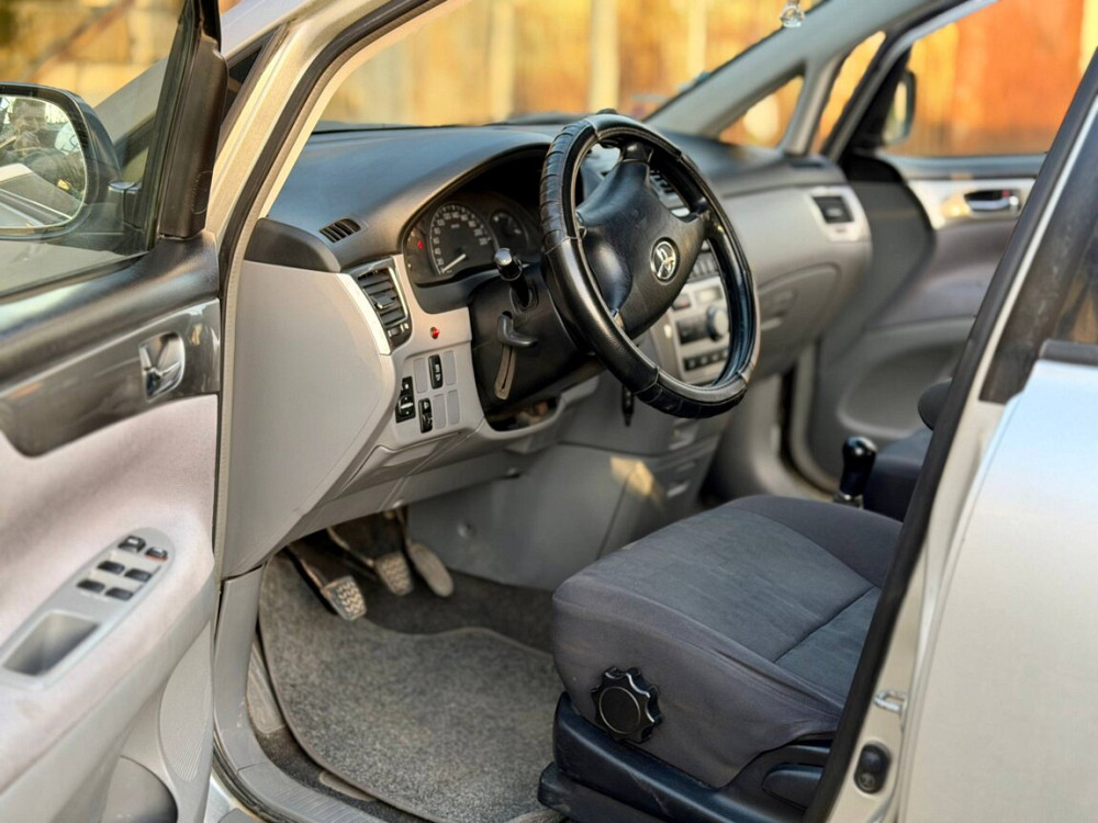 Продам Toyota Avensis Verso Tiraspol - fotografie 6