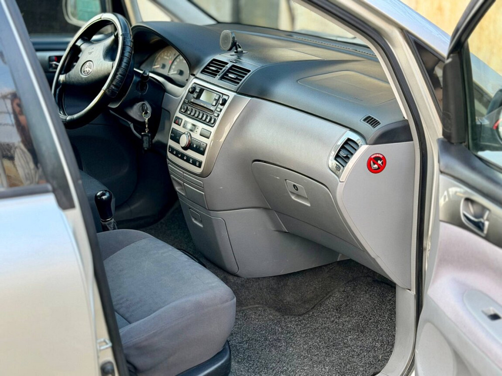 Продам Toyota Avensis Verso Tiraspol - fotografie 10