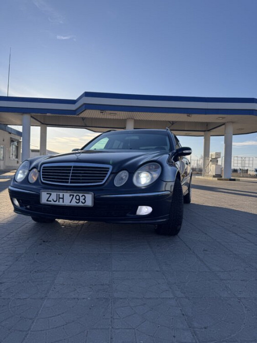 Mercedes E-Class 2003 an Bender Bender - fotografie 1
