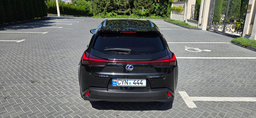 Lexus UX Chişinău - fotografie 7