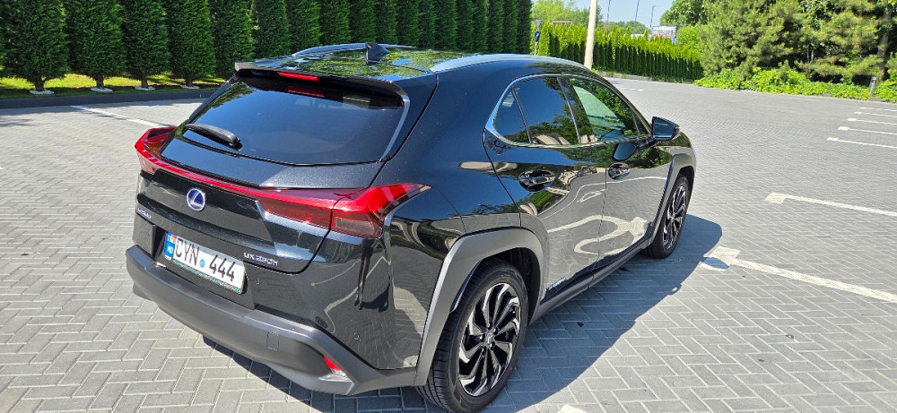 Lexus UX Chişinău - fotografie 4