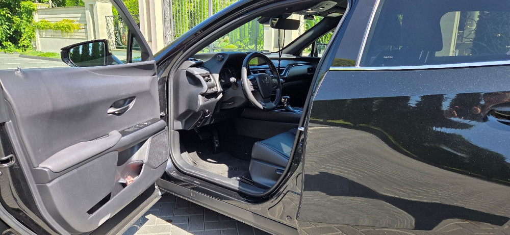 Lexus UX Chişinău - fotografie 9