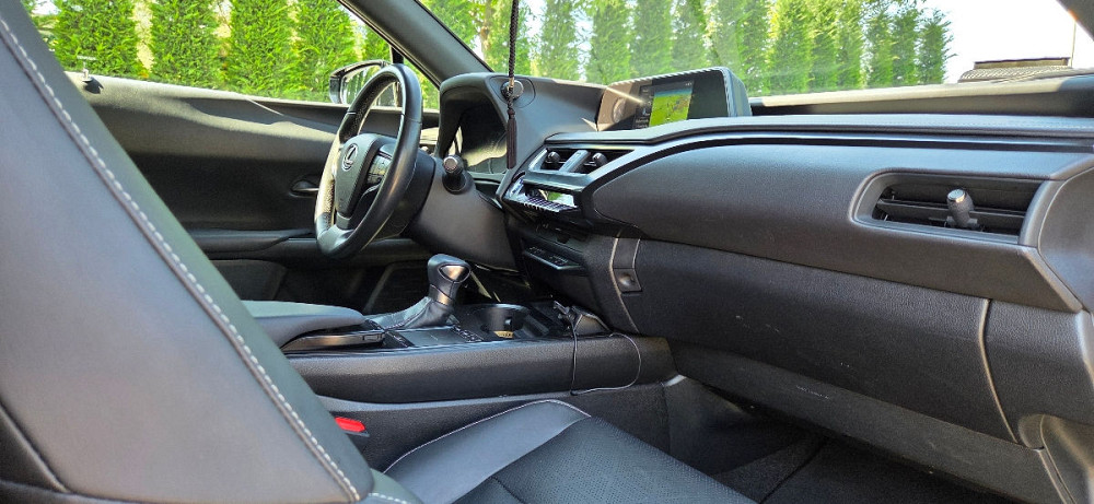 Lexus UX Chişinău - fotografie 8