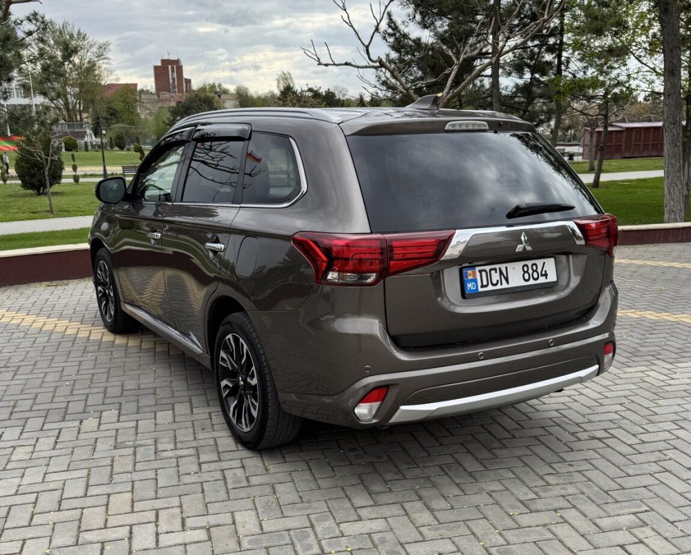 Mitsubishi Outlander plugin hybrid. 2018 год. 4х4 Тирасполь - изображение 3