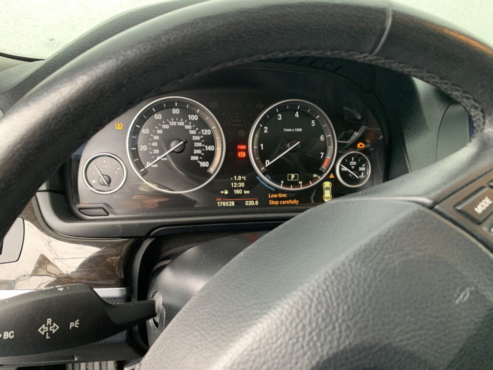 BMW F10 528i X-drive Parcani - fotografie 3