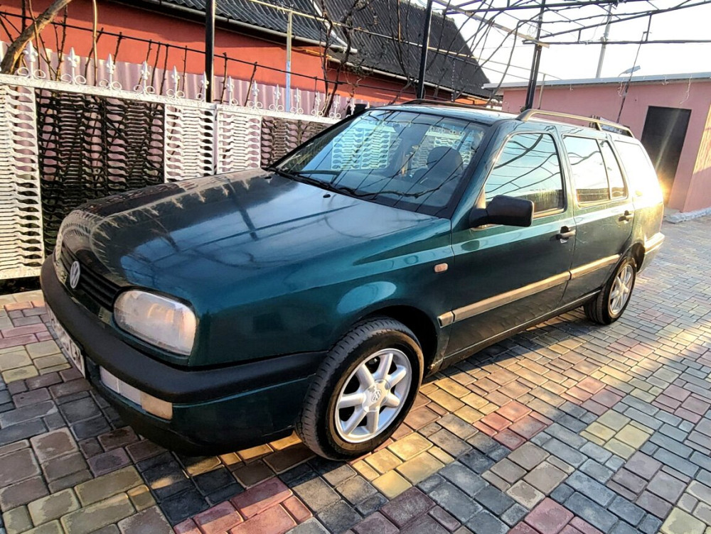 Volkswagen Golf 1997 год Суклея Суклея - изображение 1
